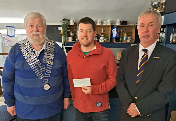 Presentation of cheque 1000 to Rowing Club 2026 2 for web